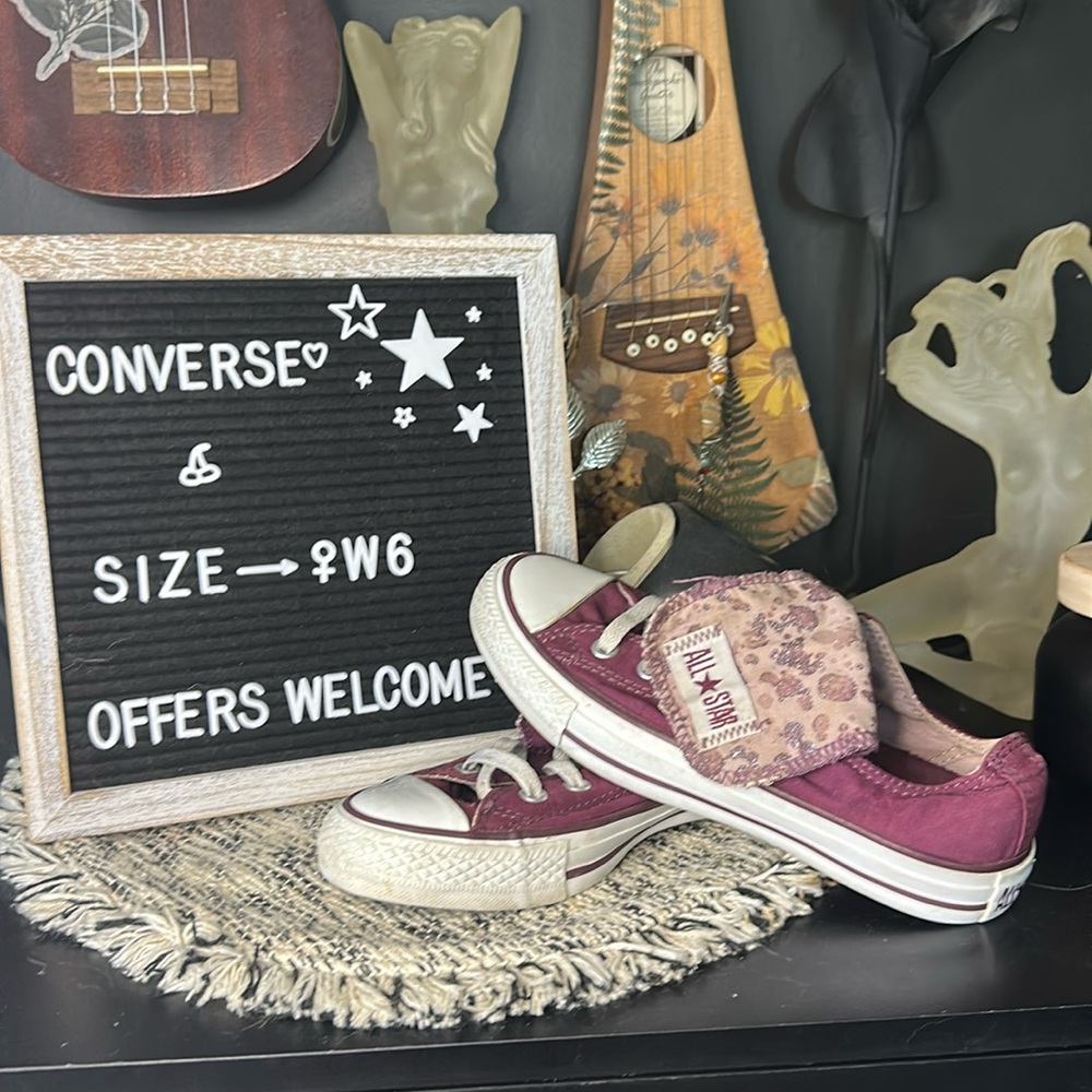 Woman’s Maroon Converse